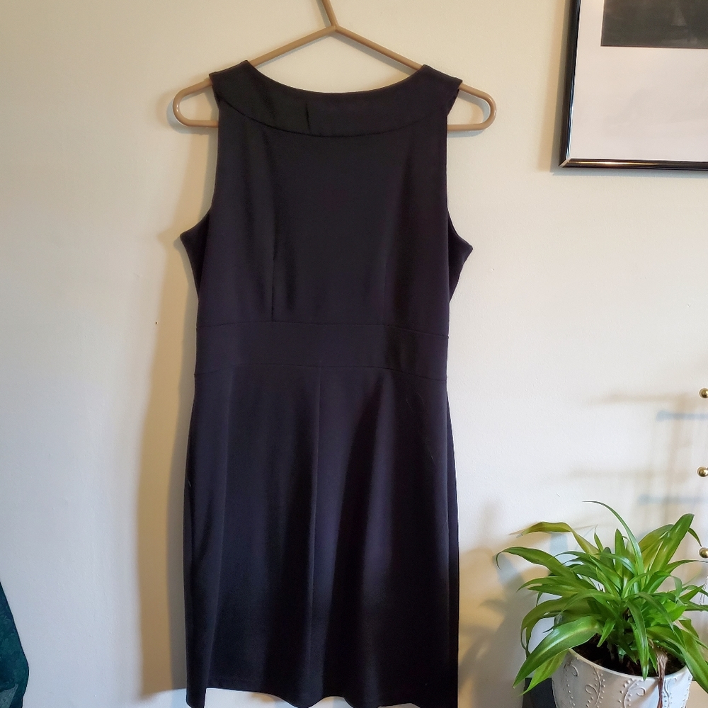 Form-fitting dress - Picture 4 of 4